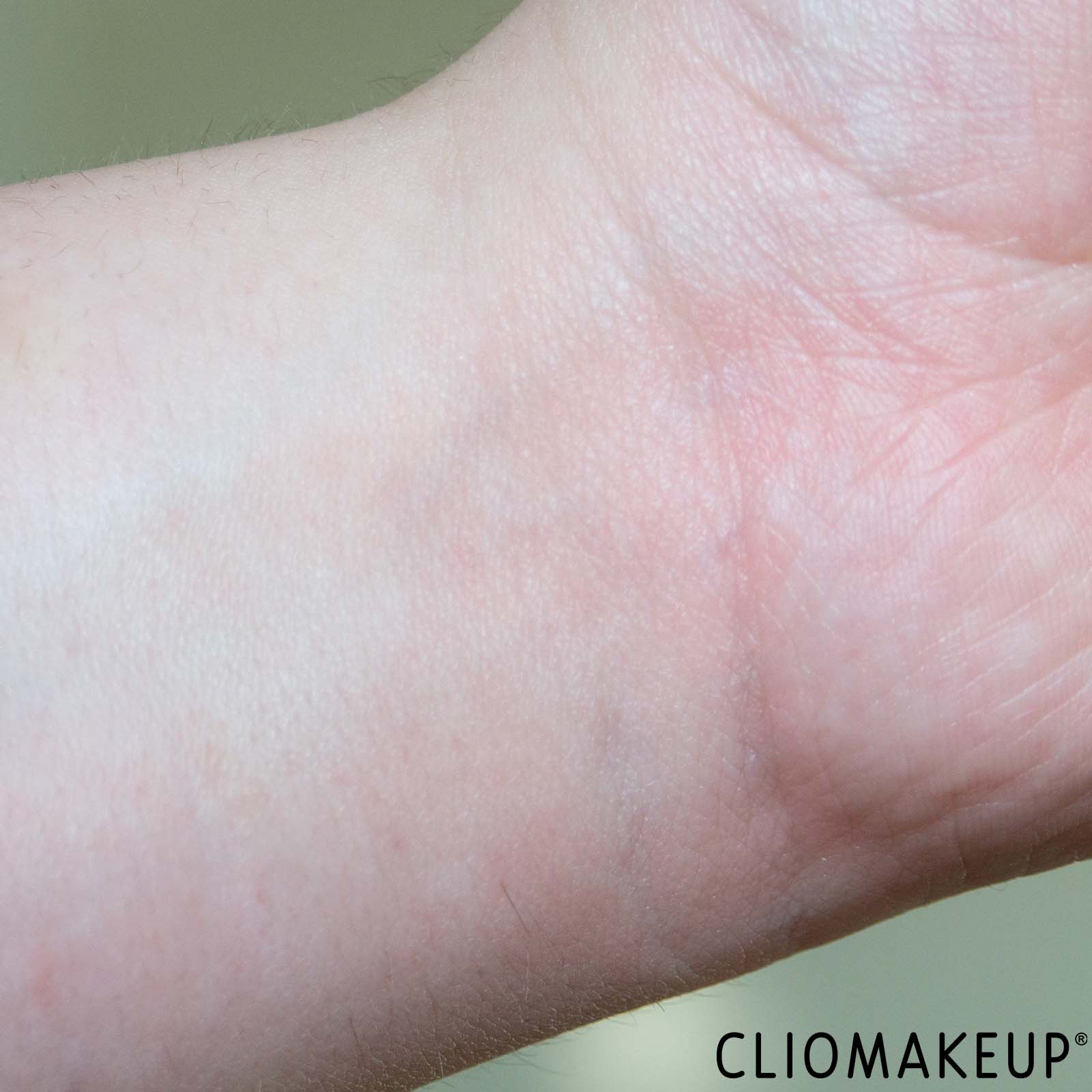cliomakeup-recensione-spray-fissante-too-faced-insurance-setting-spray-8