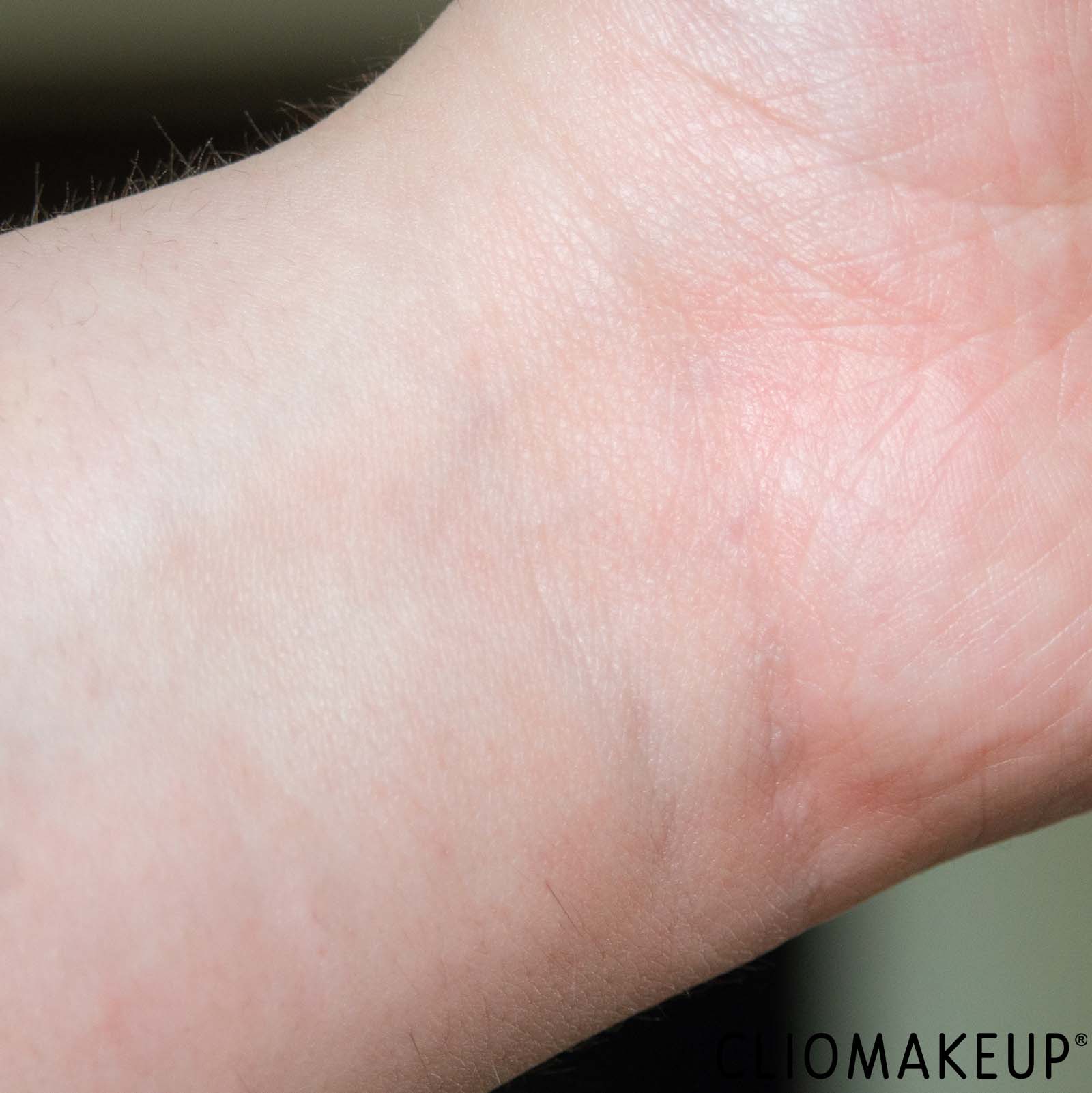 cliomakeup-recensione-spray-fissante-too-faced-insurance-setting-spray-9