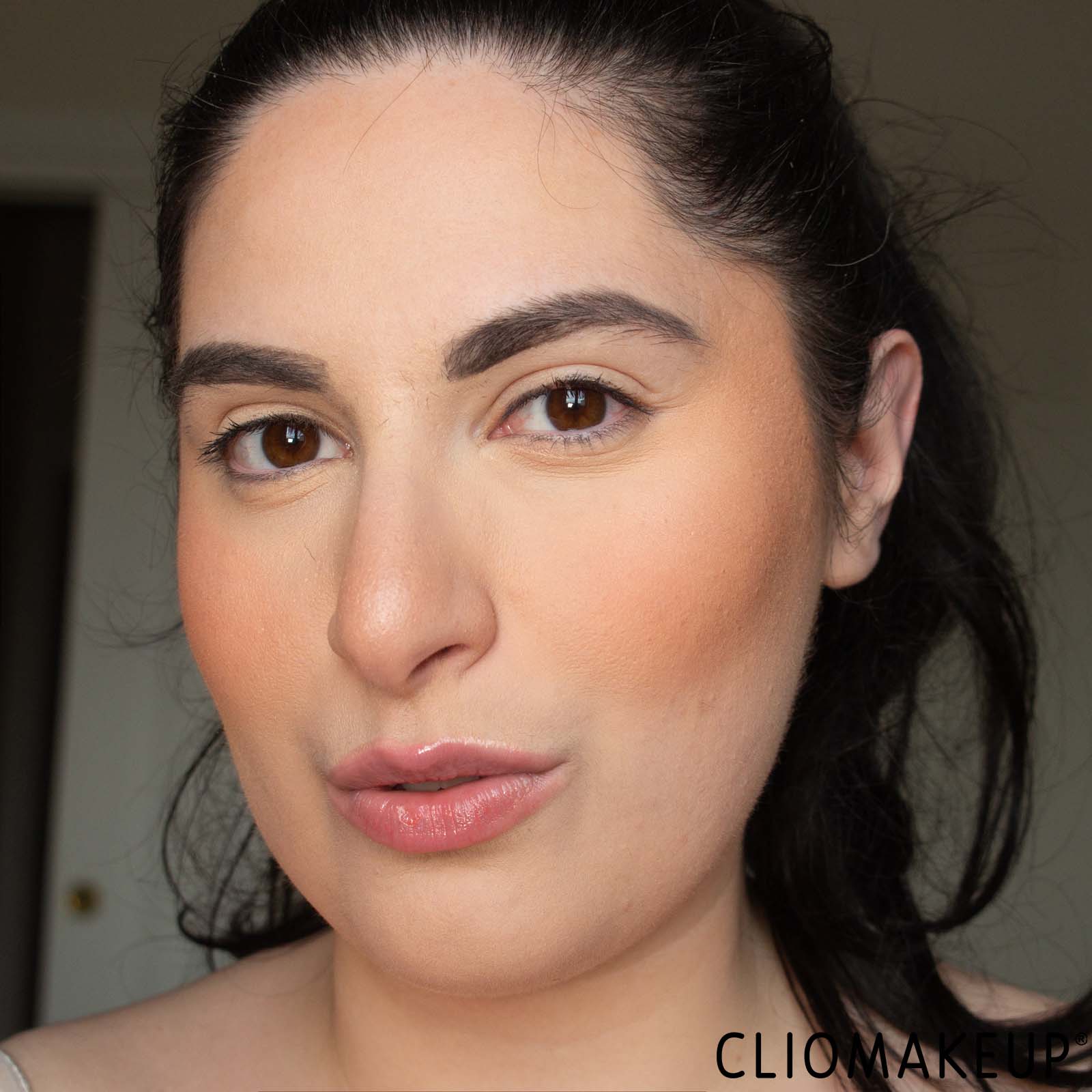 cliomakeup-recensione-balsamo-labbra-essence-lip-care-hydra-oil-core-balm-13