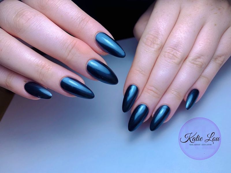 cliomakeup-smalto-nero-autunno-2023-6