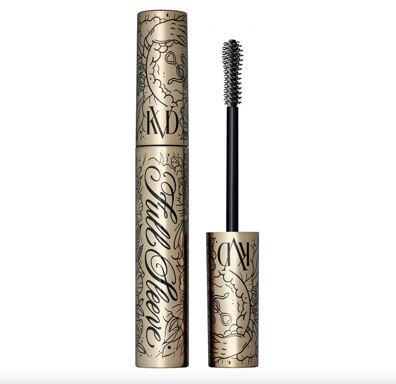 cliomakeup-tendenze-trucco-occhi-autunno-2023-kat-von-d-mascara-full-sleeve