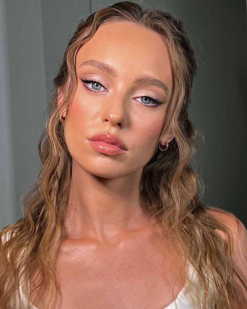 cliomakeup-tendenze-trucco-occhi-autunno-2023-ombretto-chiaro