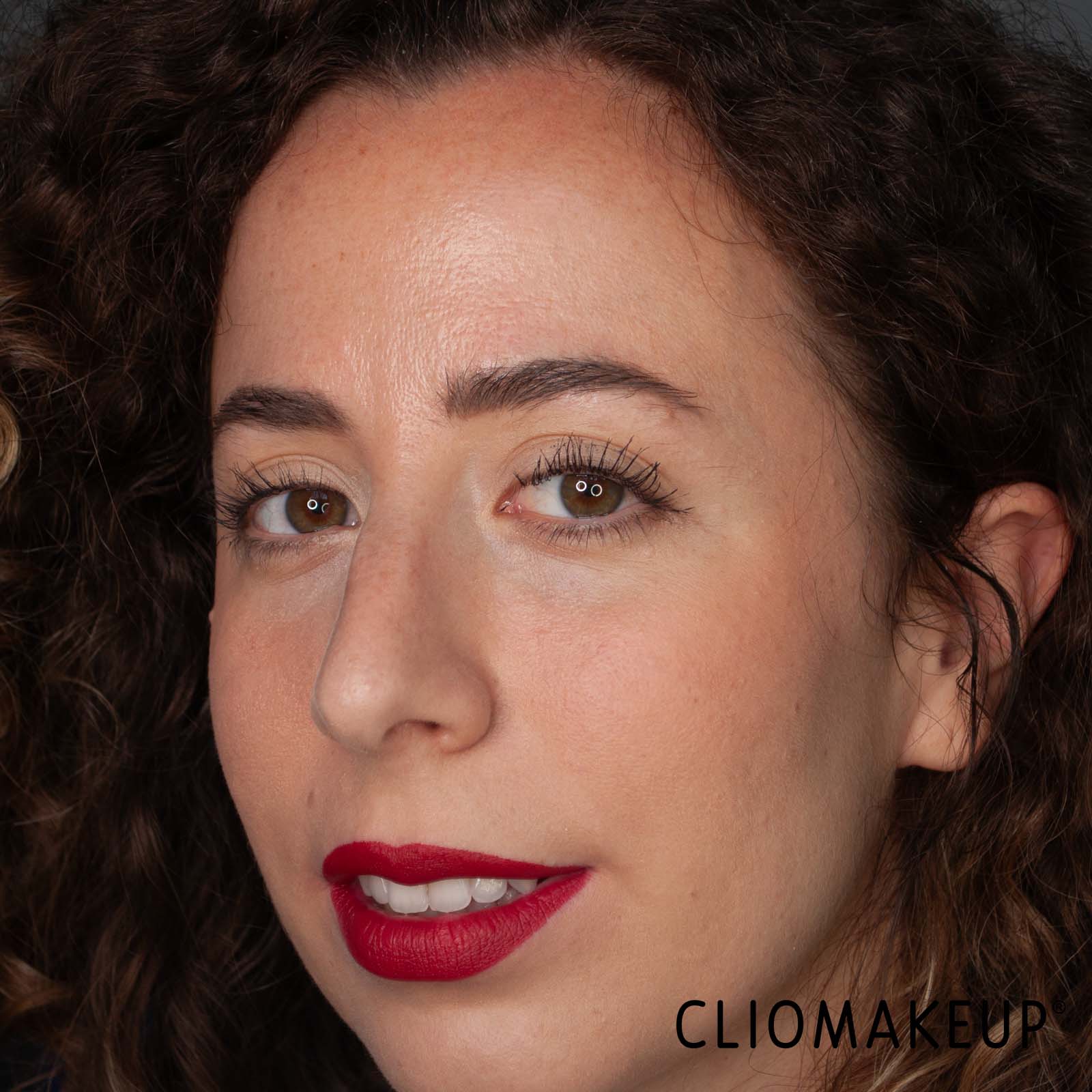 cliomakeup-recensione-fondotinta-fenty-beauty-eaze-drop-tint-stick-13