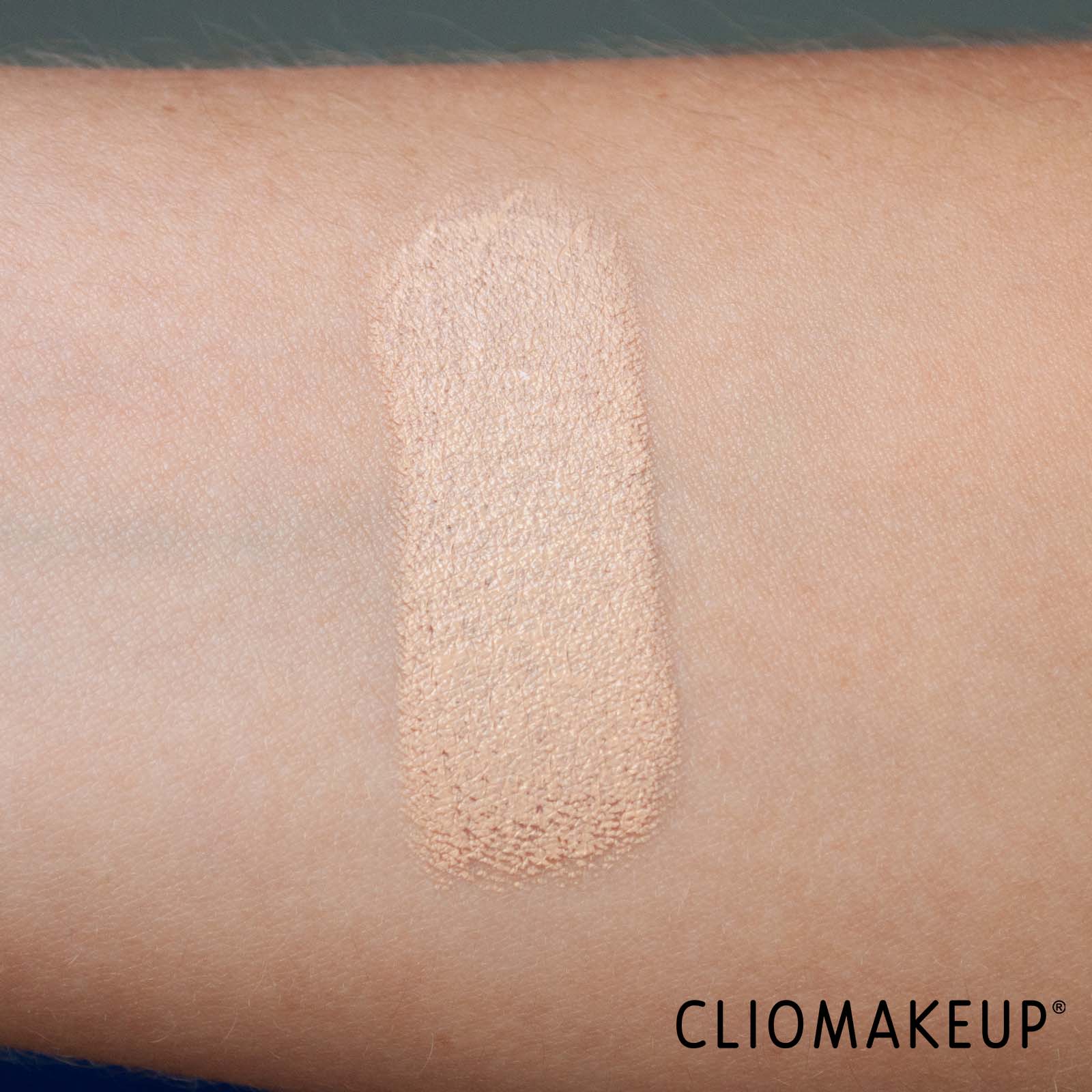 cliomakeup-recensione-fondotinta-fenty-beauty-eaze-drop-tint-stick-6