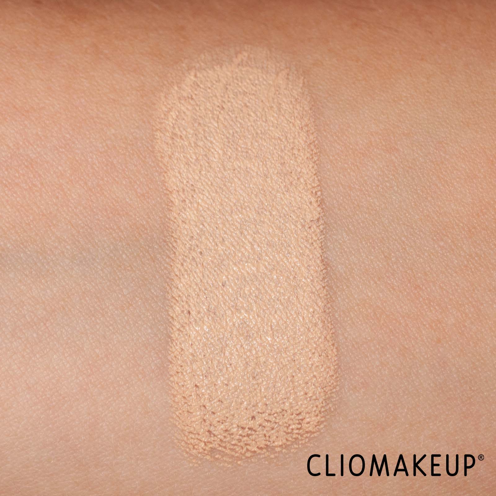 cliomakeup-recensione-fondotinta-fenty-beauty-eaze-drop-tint-stick-7