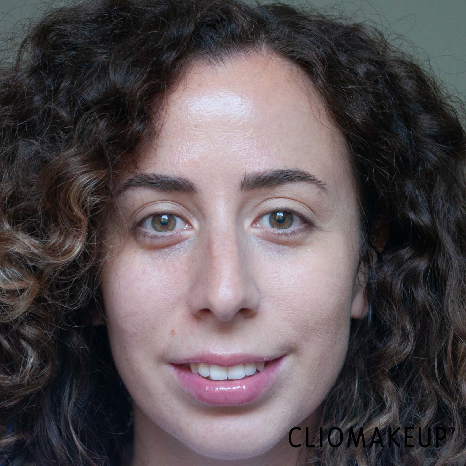 cliomakeup-recensione-fondotinta-fenty-beauty-eaze-drop-tint-stick-8