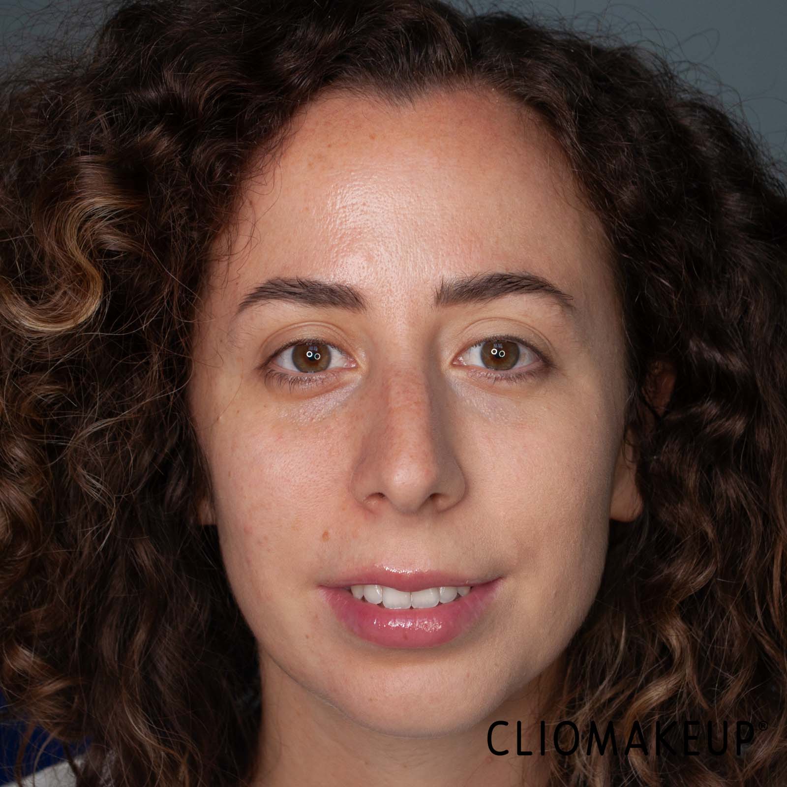 cliomakeup-recensione-fondotinta-fenty-beauty-eaze-drop-tint-stick-9