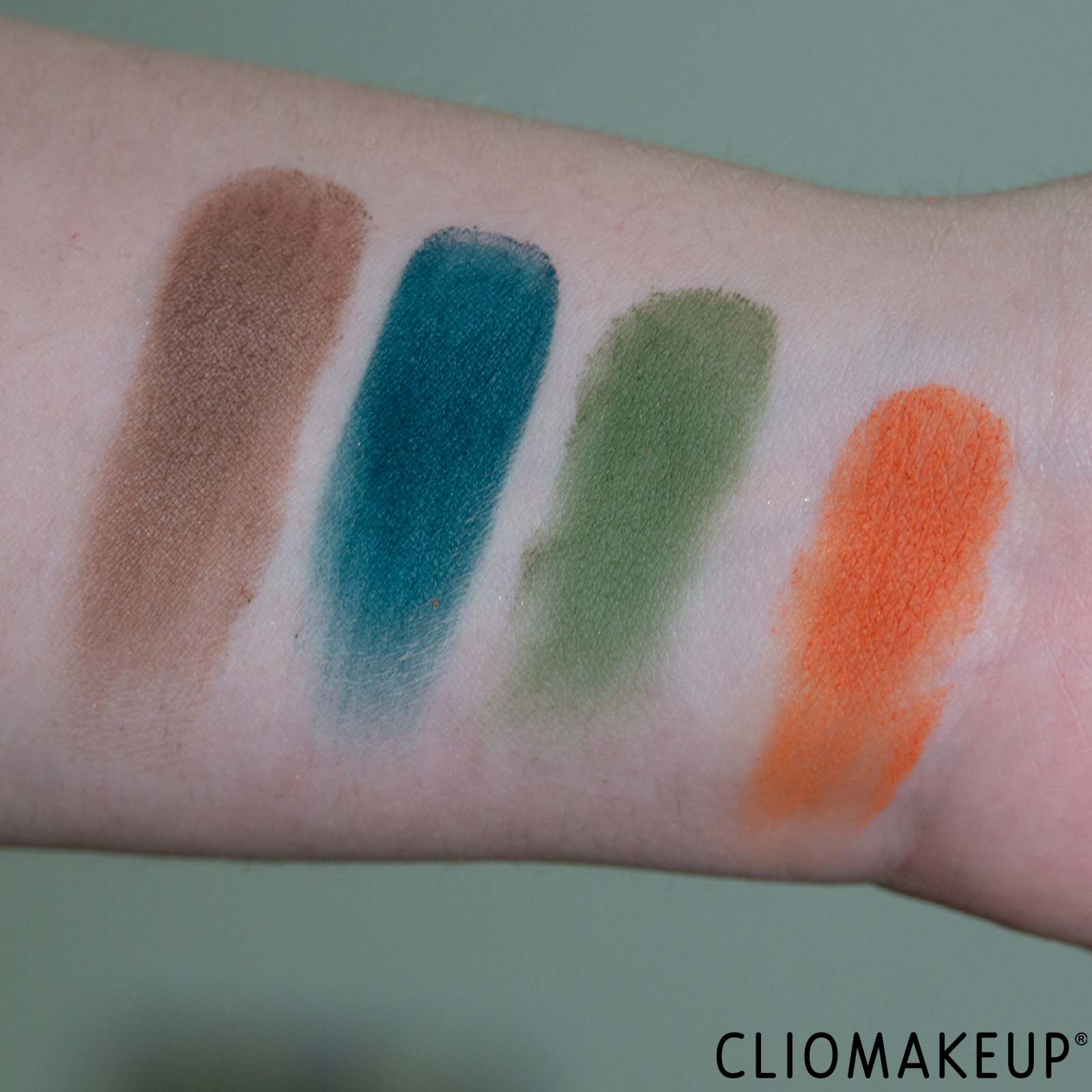 cliomakeup-recensione-palette-essence-welcome-to-cape-town-eyeshadow-palette-8