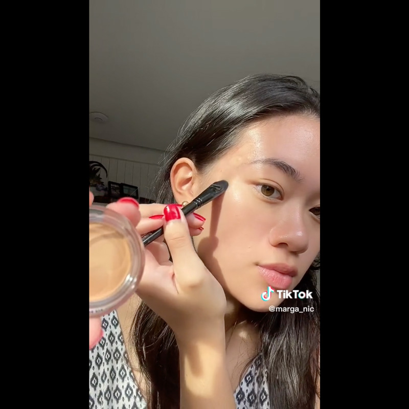 cliomakeup-spot-concealing-applicazione-correttore-in-crema