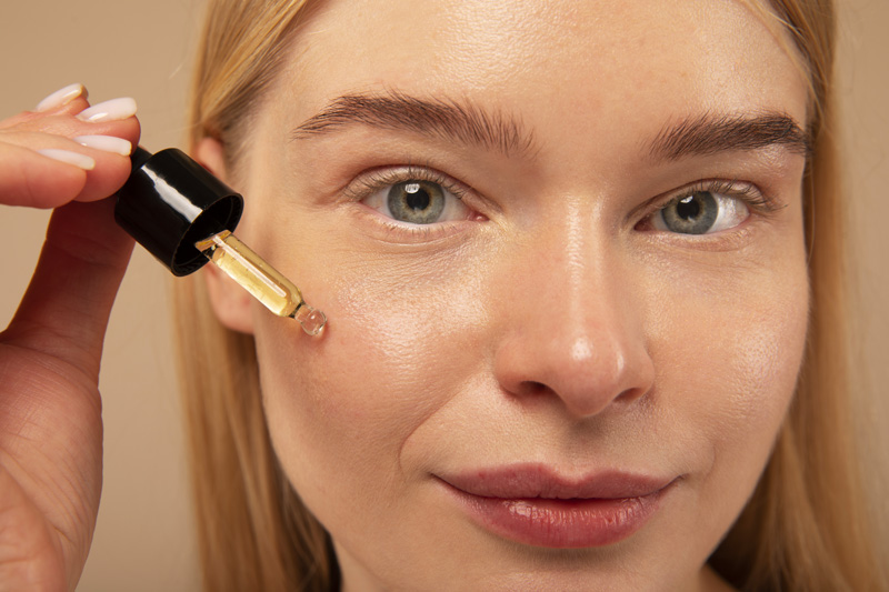 cliomakeup-spot-concealing-applicazione-olio-viso