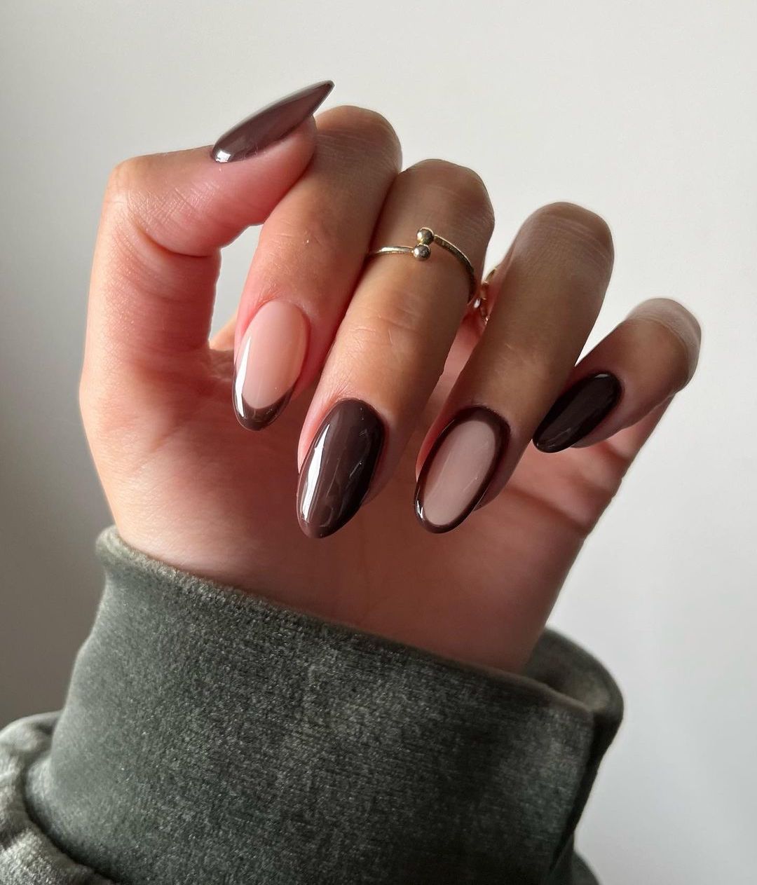 cliomakeup-unghie-cioccolato-autunno-2023-teamclio-2