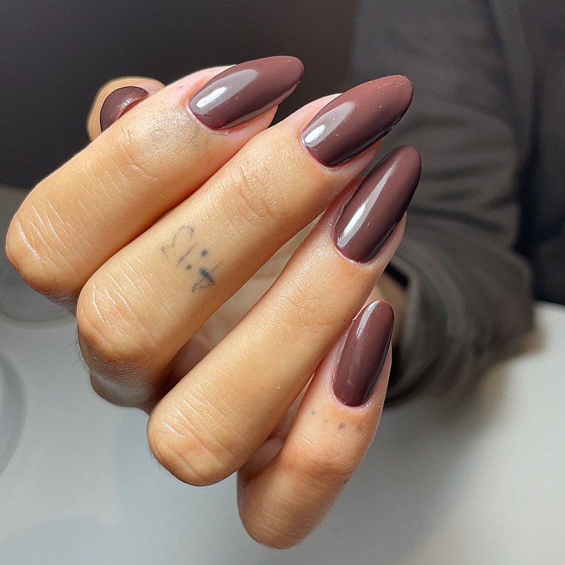 cliomakeup-unghie-cioccolato-autunno-2023-teamclio-9