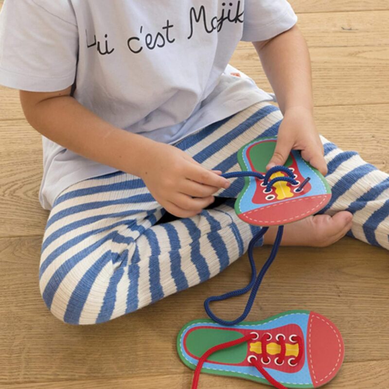 cliomakeup-come-insegnare-ai-bambini-allacciarsi-scarpe-apli-kids