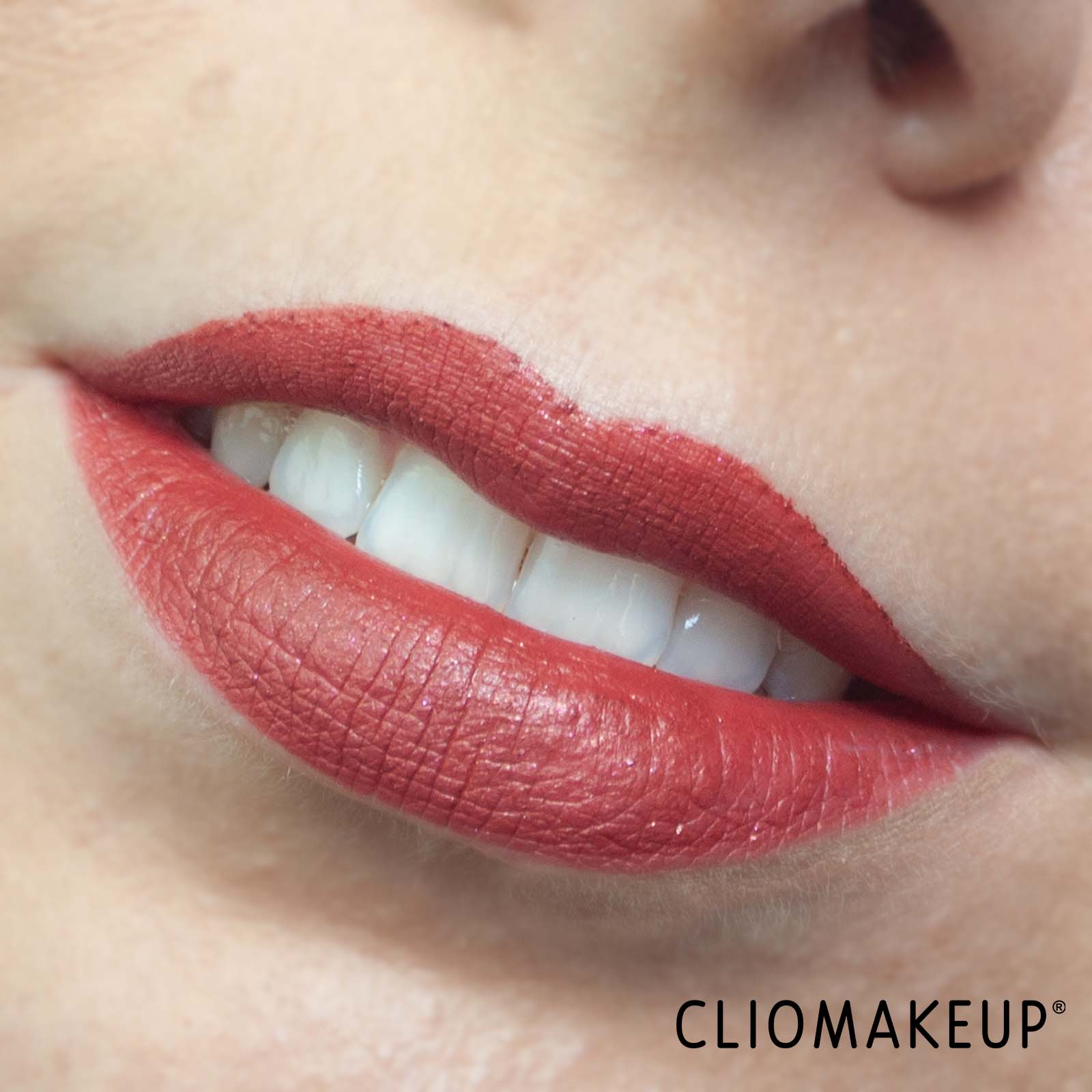 cliomakeup-recensione-rossetto-dior-rouge-dior-forever-liquid-finish-pailettes-10