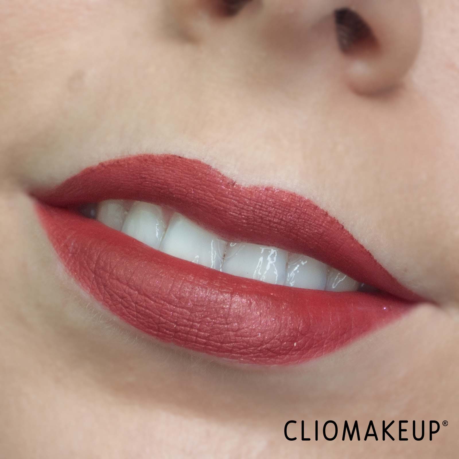 cliomakeup-recensione-rossetto-dior-rouge-dior-forever-liquid-finish-pailettes-11