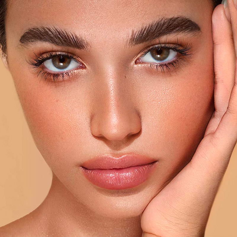 cliomakeup-tendenze-make-up-2024-base-viso-perfetta