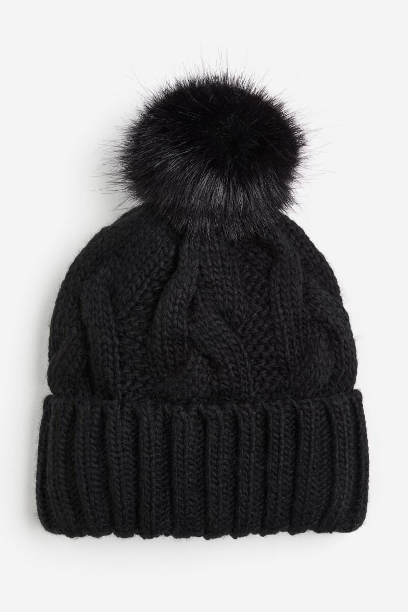 cliomakeup-cuffia-donna-inverno-2024-hm-pon-pon