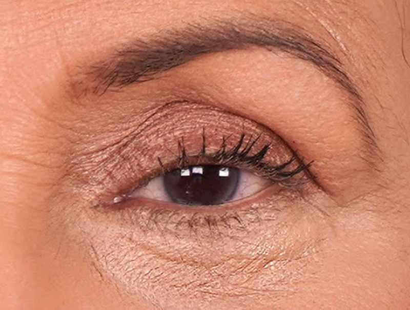 cliomakeup-errori-occhiaie-correttore-con-pieghette