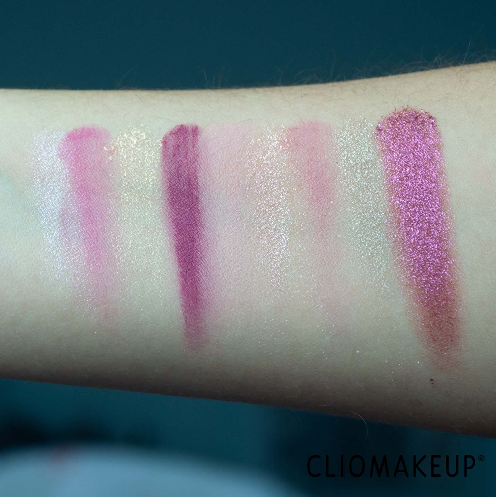 cliomakeup-recensione-palette-essence-emily-in-paris-eyeshadow-palette-6