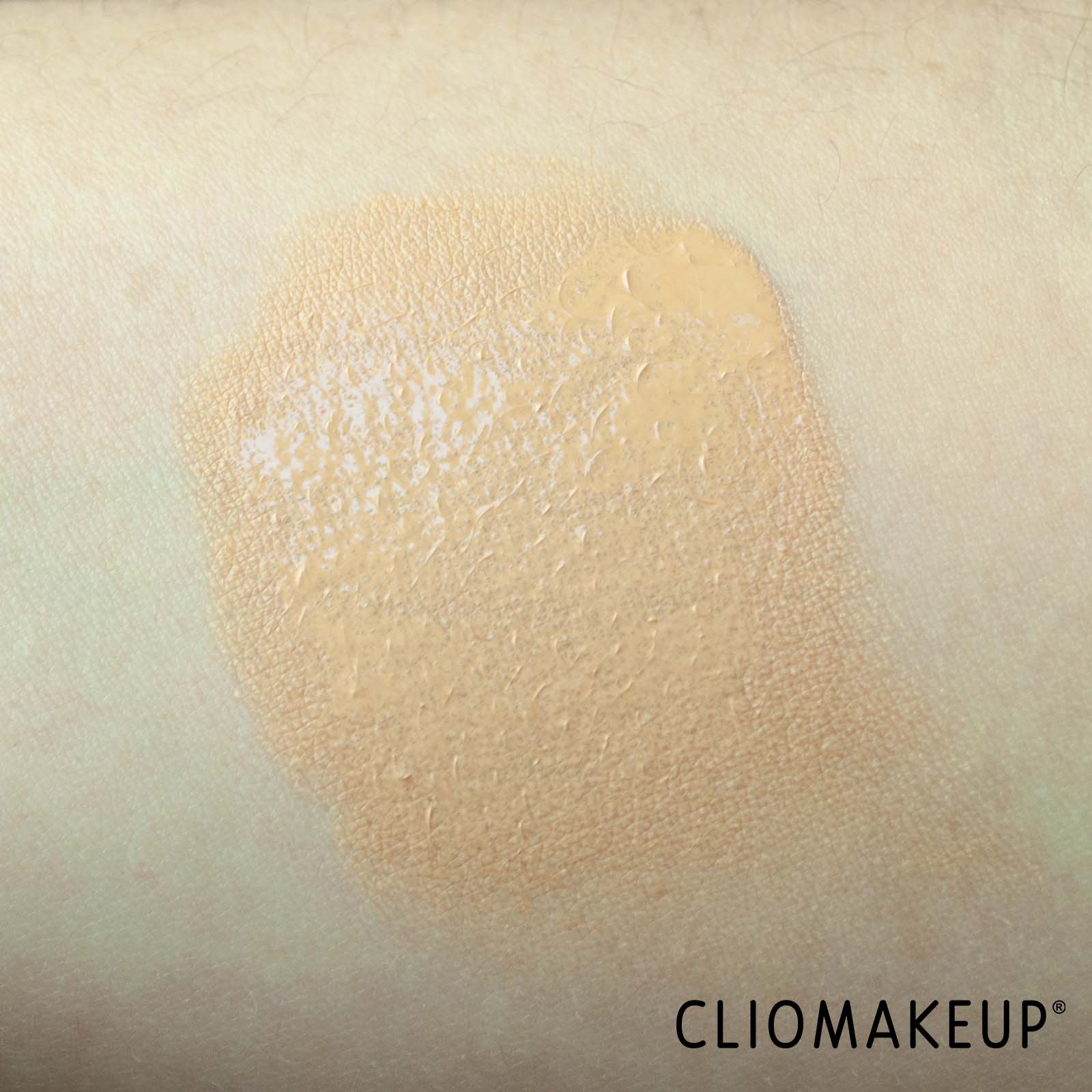 cliomakeup-recensione-fondotinta-mac-studio-radiance-serum-powered-foundation-6