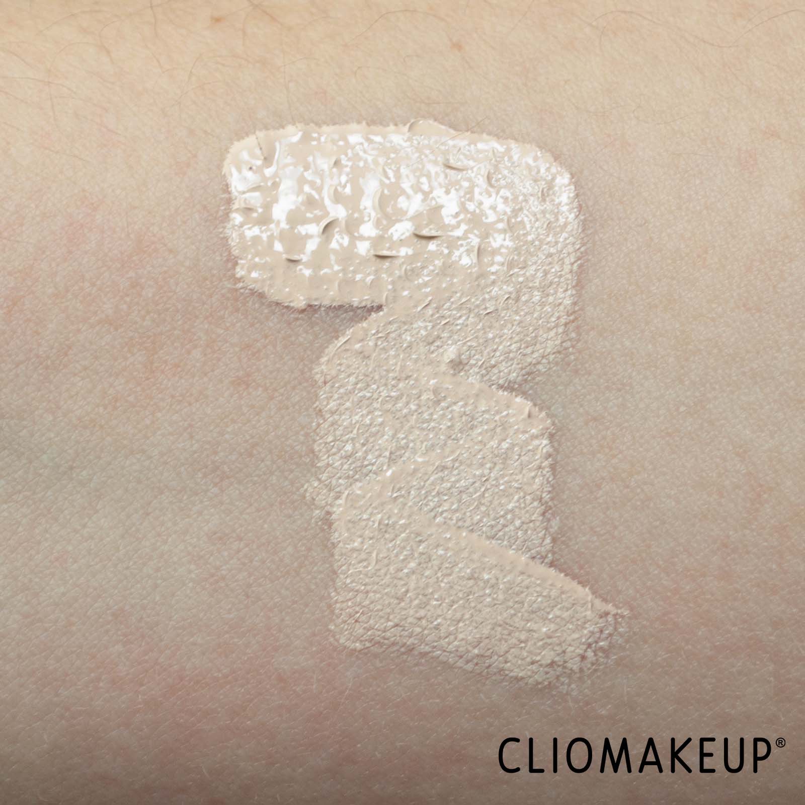 cliomakeup-recensione-correttore-fenty-beauty-were-even-hydrating-longwear-concealer-6