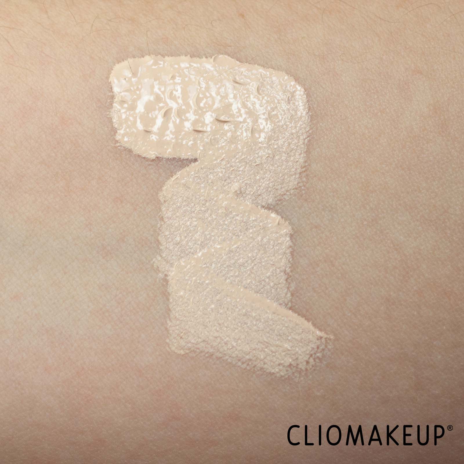 cliomakeup-recensione-correttore-fenty-beauty-were-even-hydrating-longwear-concealer-7