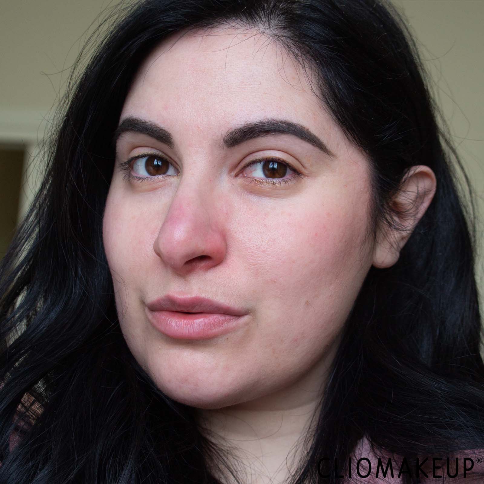 cliomakeup-recensione-fondotinta-essence-natural-matte-mousse-foundation-10