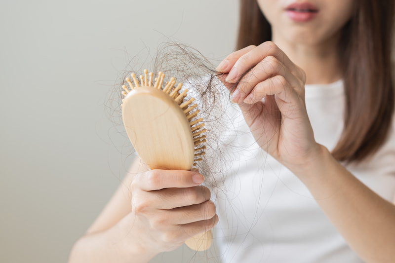 cliomakeup-capelli-che-si-spezzano-cadono