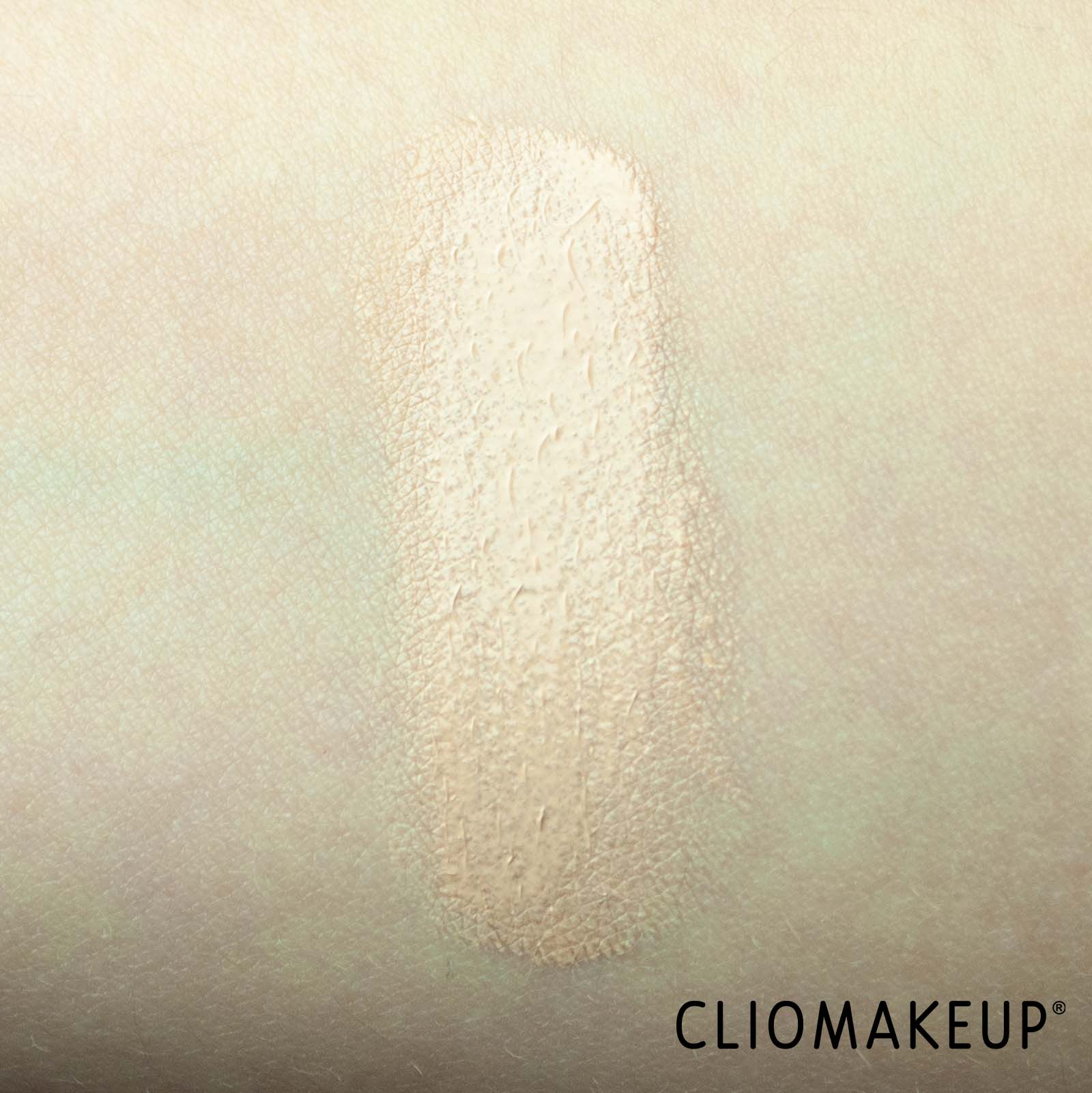 cliomakeup-recensione-fondotinta-avon-make-up-care-serum-foundation-6