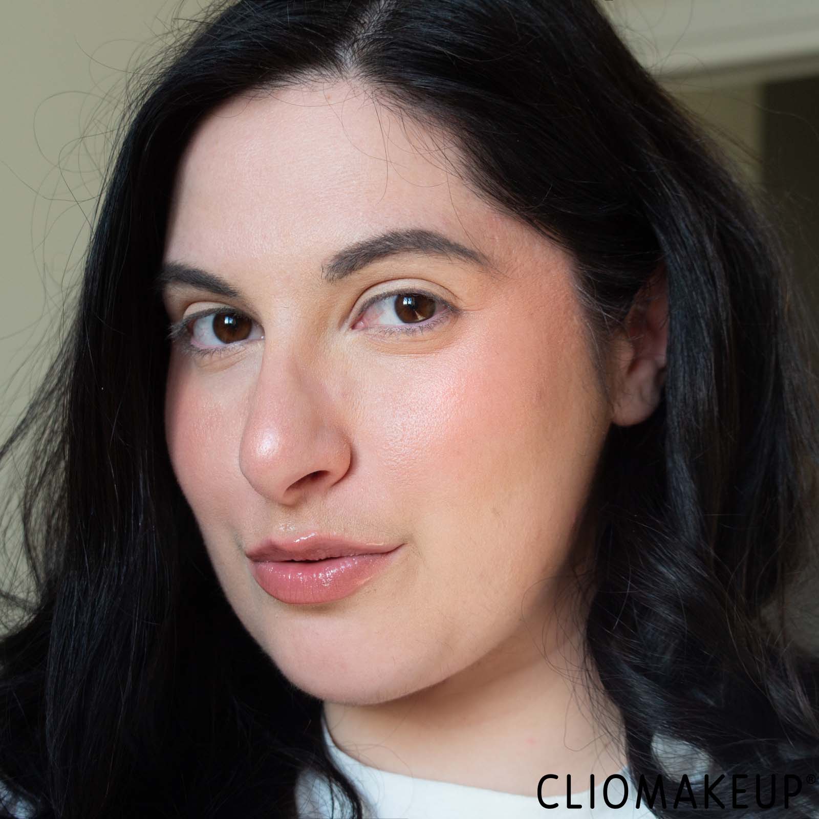 cliomakeup-recensione-illuminante-essence-baby-got-glow-liquid-highlighter-10