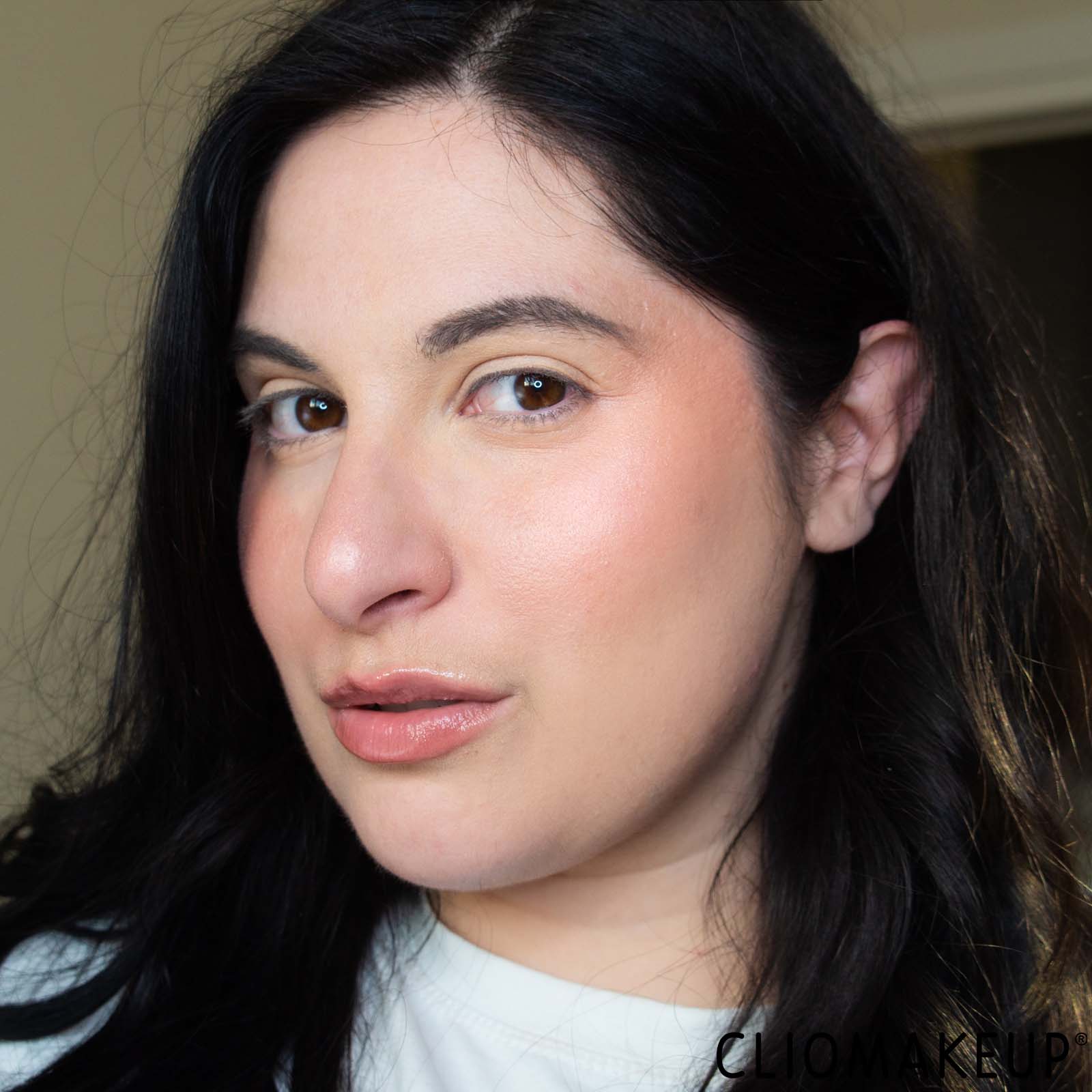 cliomakeup-recensione-illuminante-essence-baby-got-glow-liquid-highlighter-11