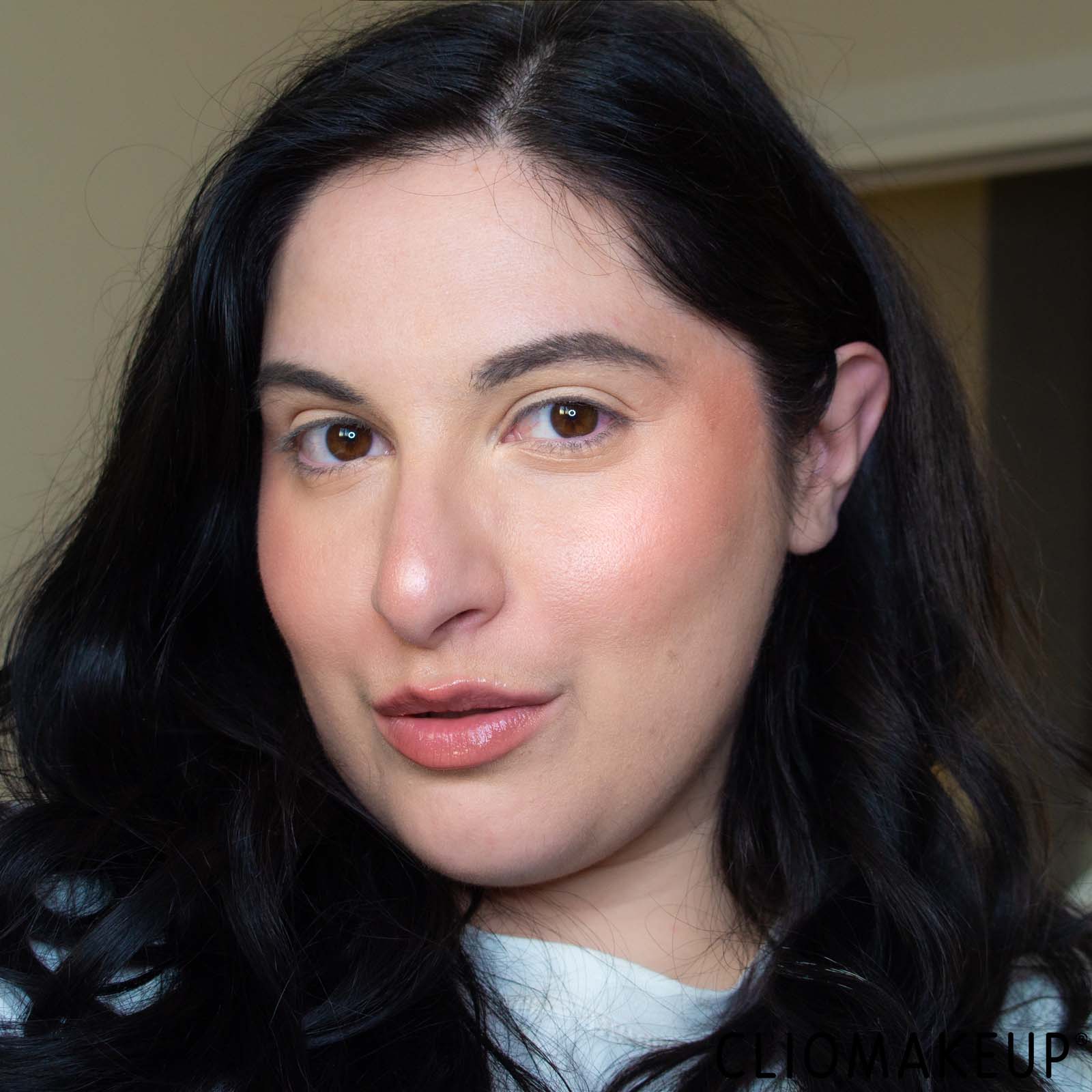 cliomakeup-recensione-illuminante-essence-baby-got-glow-liquid-highlighter-13