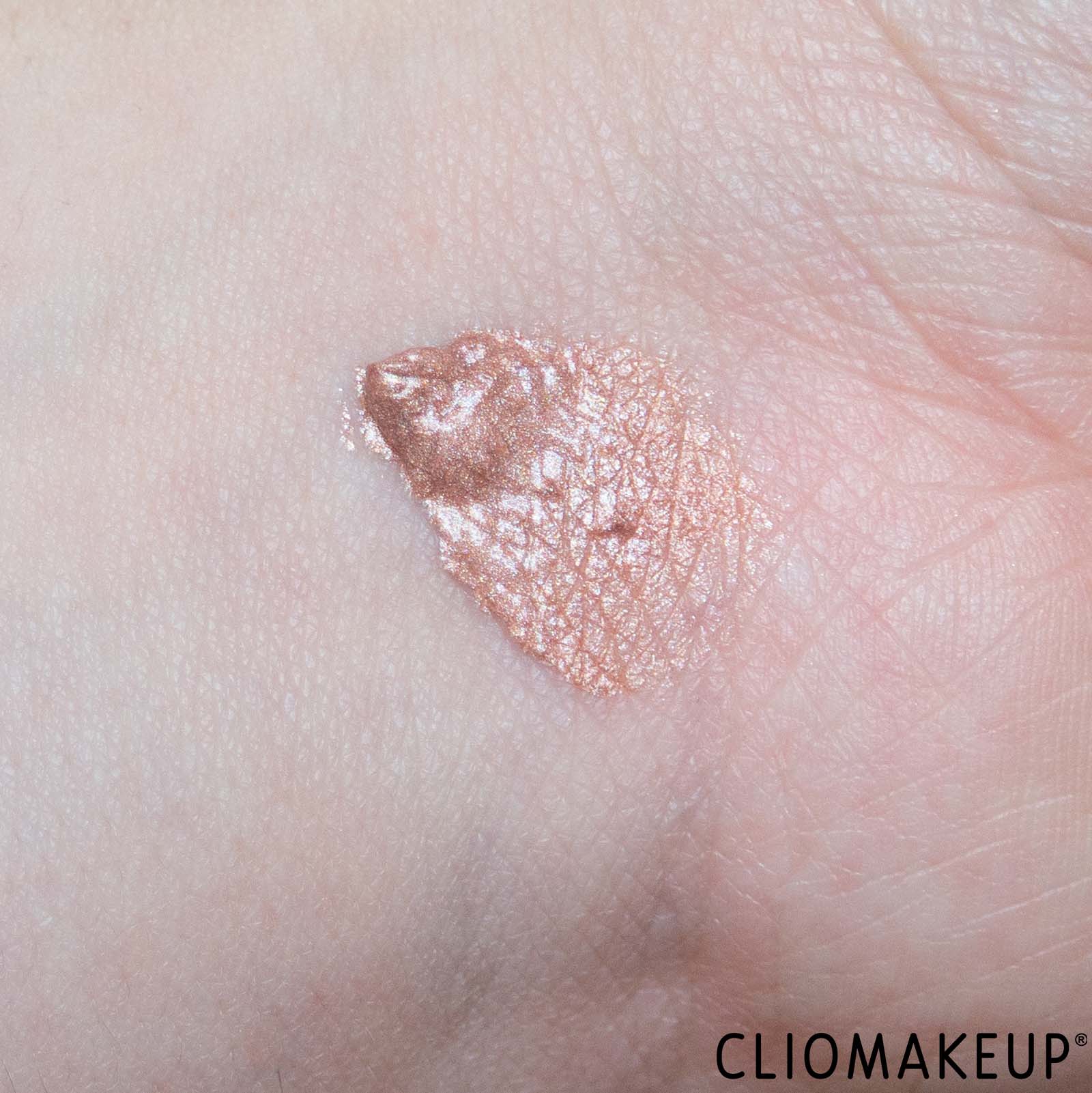 cliomakeup-recensione-illuminante-essence-baby-got-glow-liquid-highlighter-6