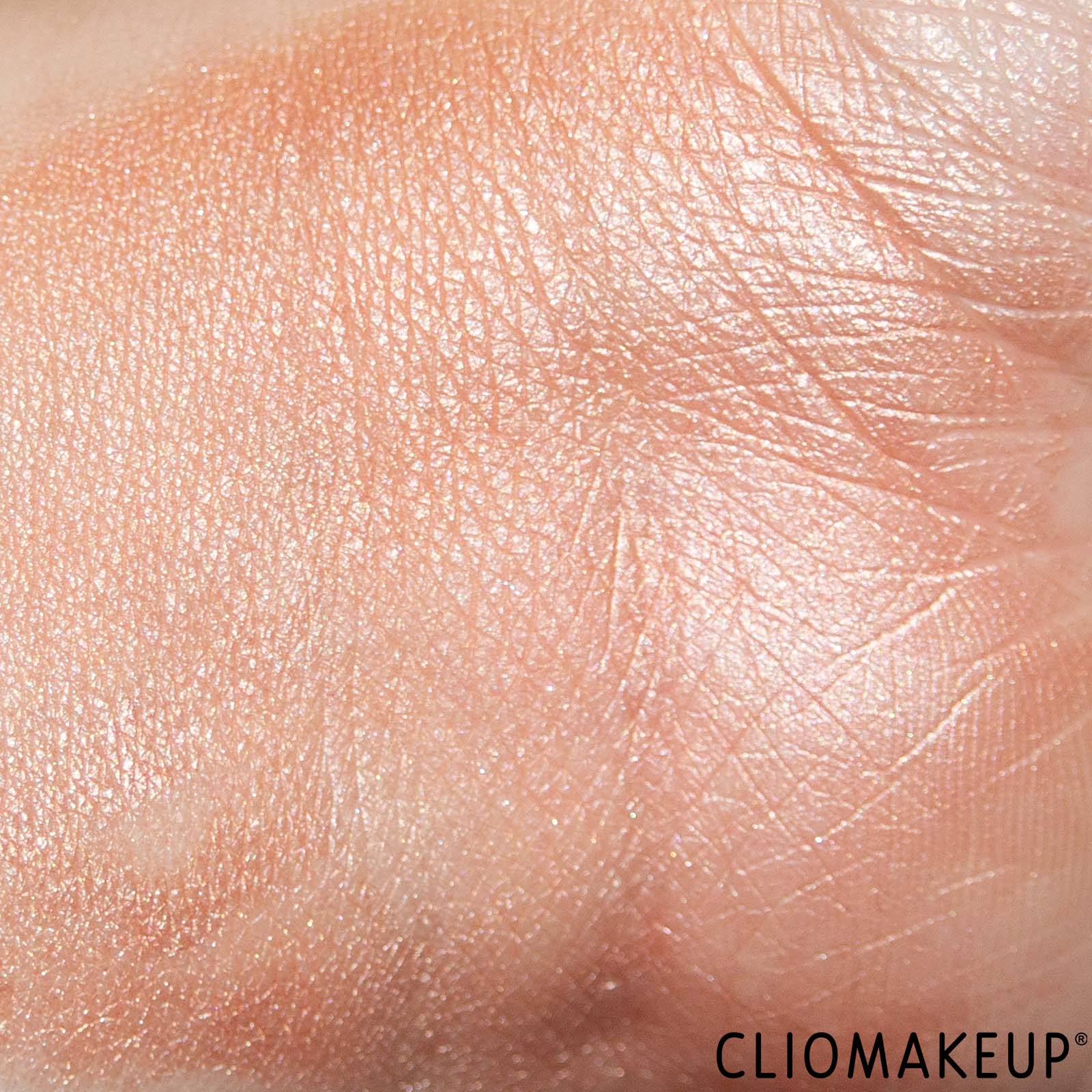 cliomakeup-recensione-illuminante-essence-baby-got-glow-liquid-highlighter-9