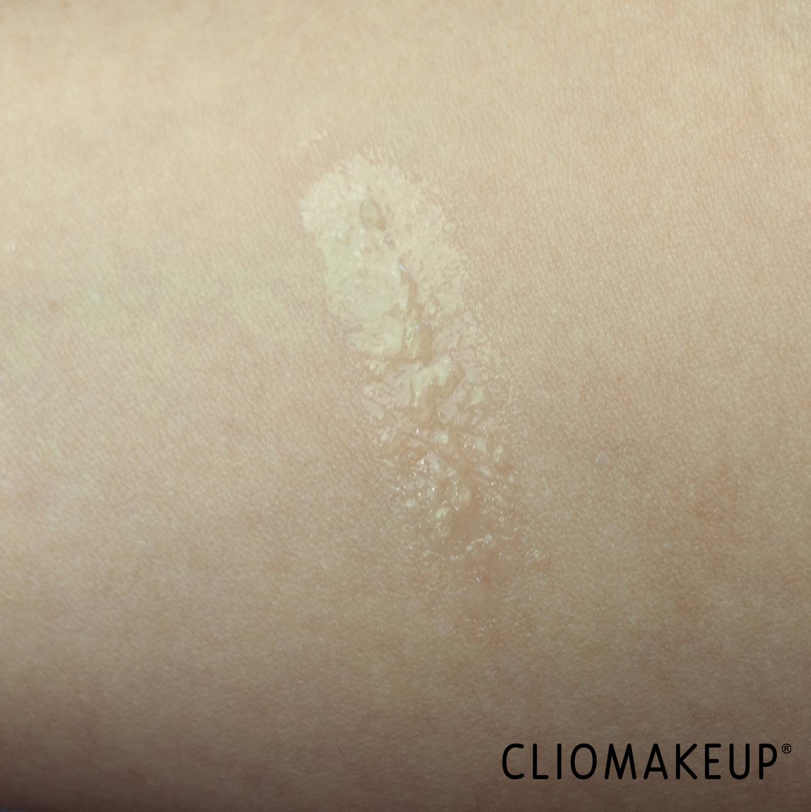 cliomakeup-recensione-scrub-burts-bees-conditioning-lip-scrub-6
