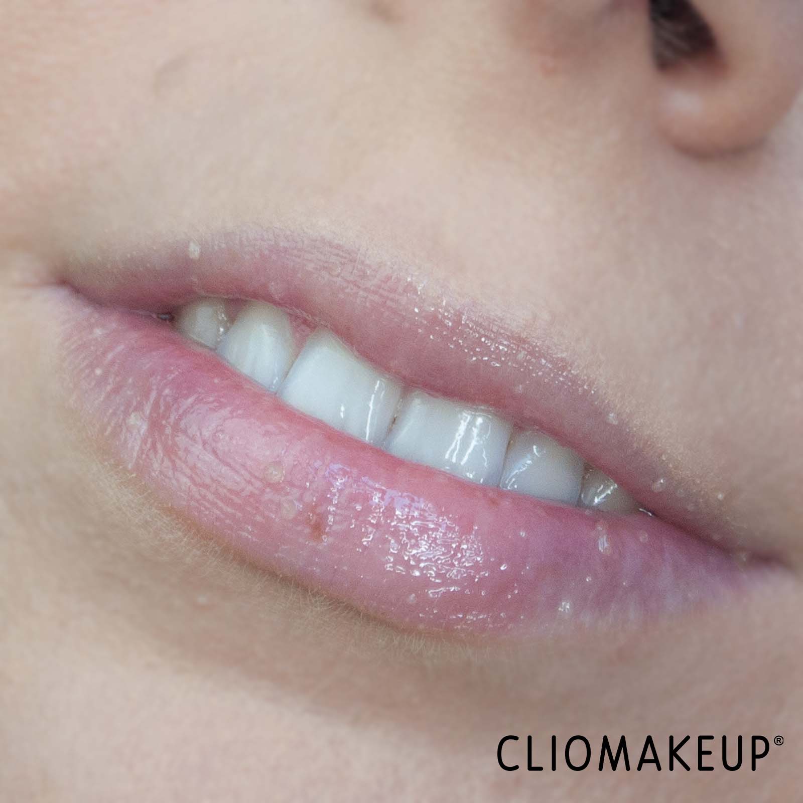 cliomakeup-recensione-scrub-burts-bees-conditioning-lip-scrub-8