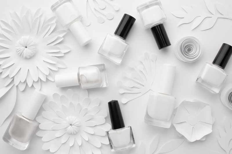 cliomakeup-come-non-far-ingiallire-smalto-bianco-2.