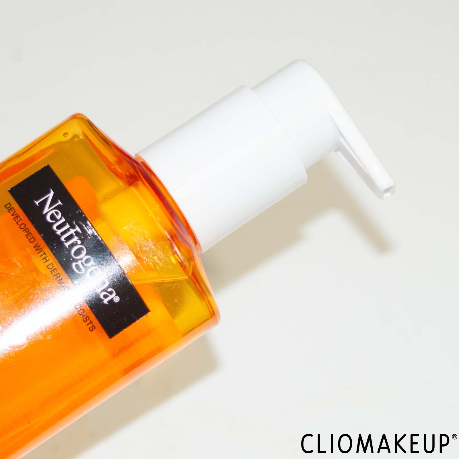 cliomakeup-recensione-detergente-viso-neutrogena-2-salicylic-acid-face-wash-4