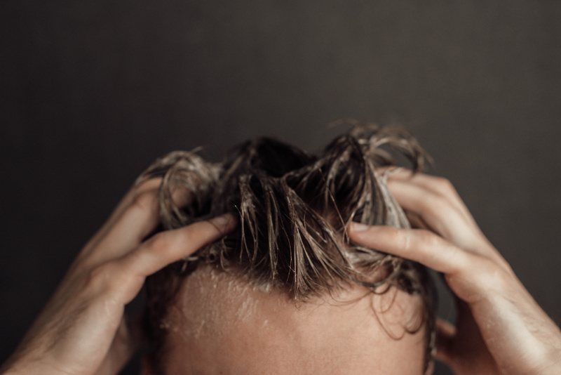 cliomakeup-come-rasare-capelli-passaggi-inumidire-capelli
