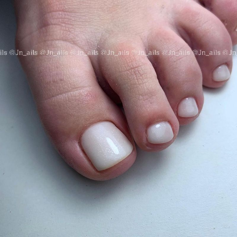 cliomakeup-smalto-semipermanente-piedi-estate-2024-8