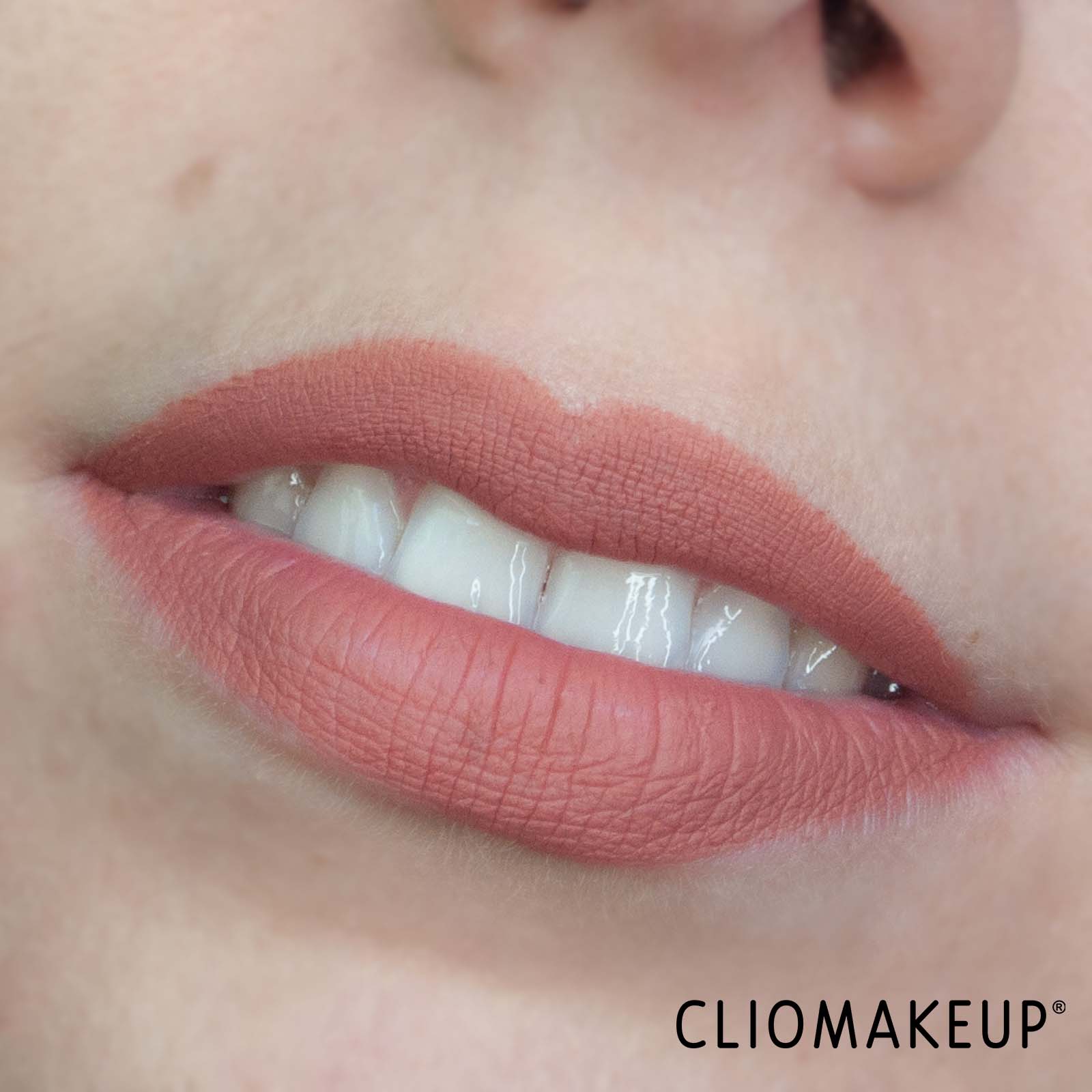 cliomakeup-recensione-matita-labbra-lancome-idole-lip-shaper-11