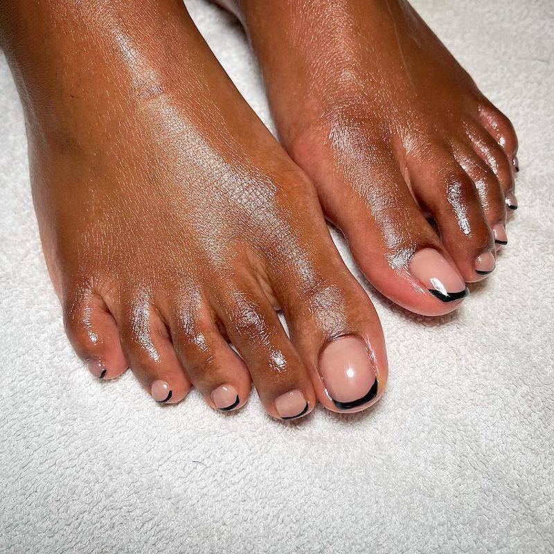 french-unghie-piedi-nero