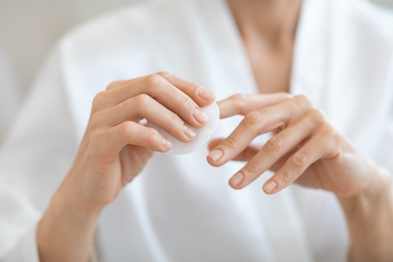manicure-semipermanente-eliminare-smalto
