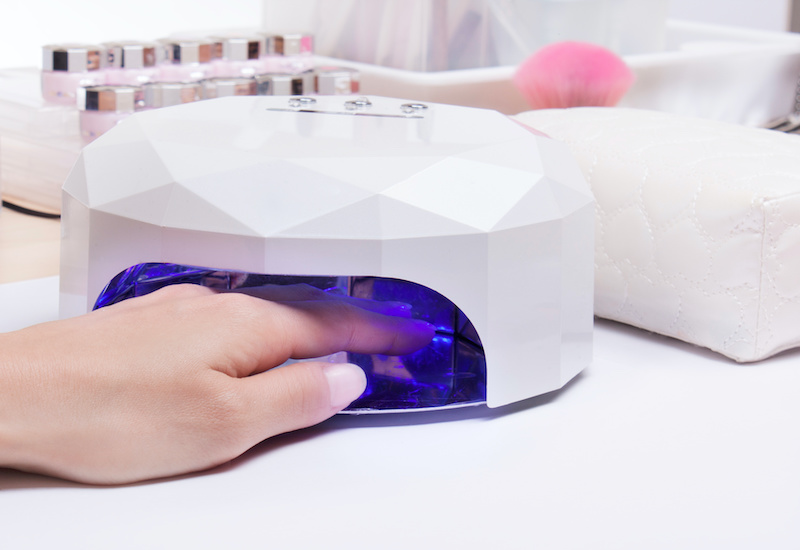 manicure-semipermanente-lampada
