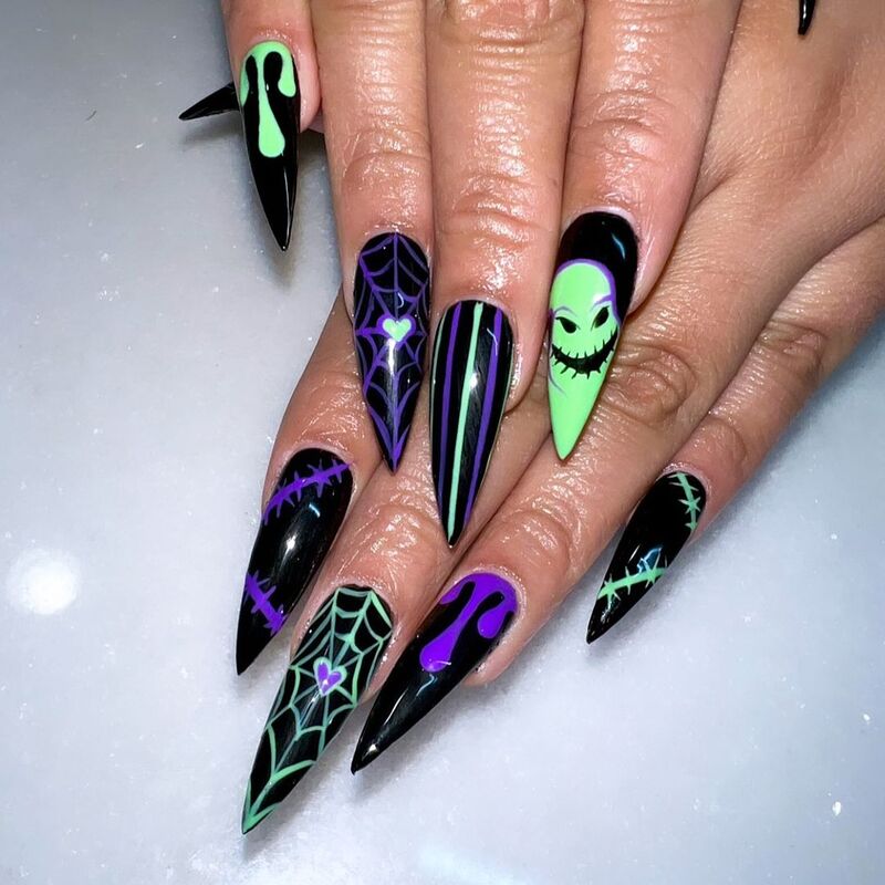 nail-art-halloween-nere-fosforescenti