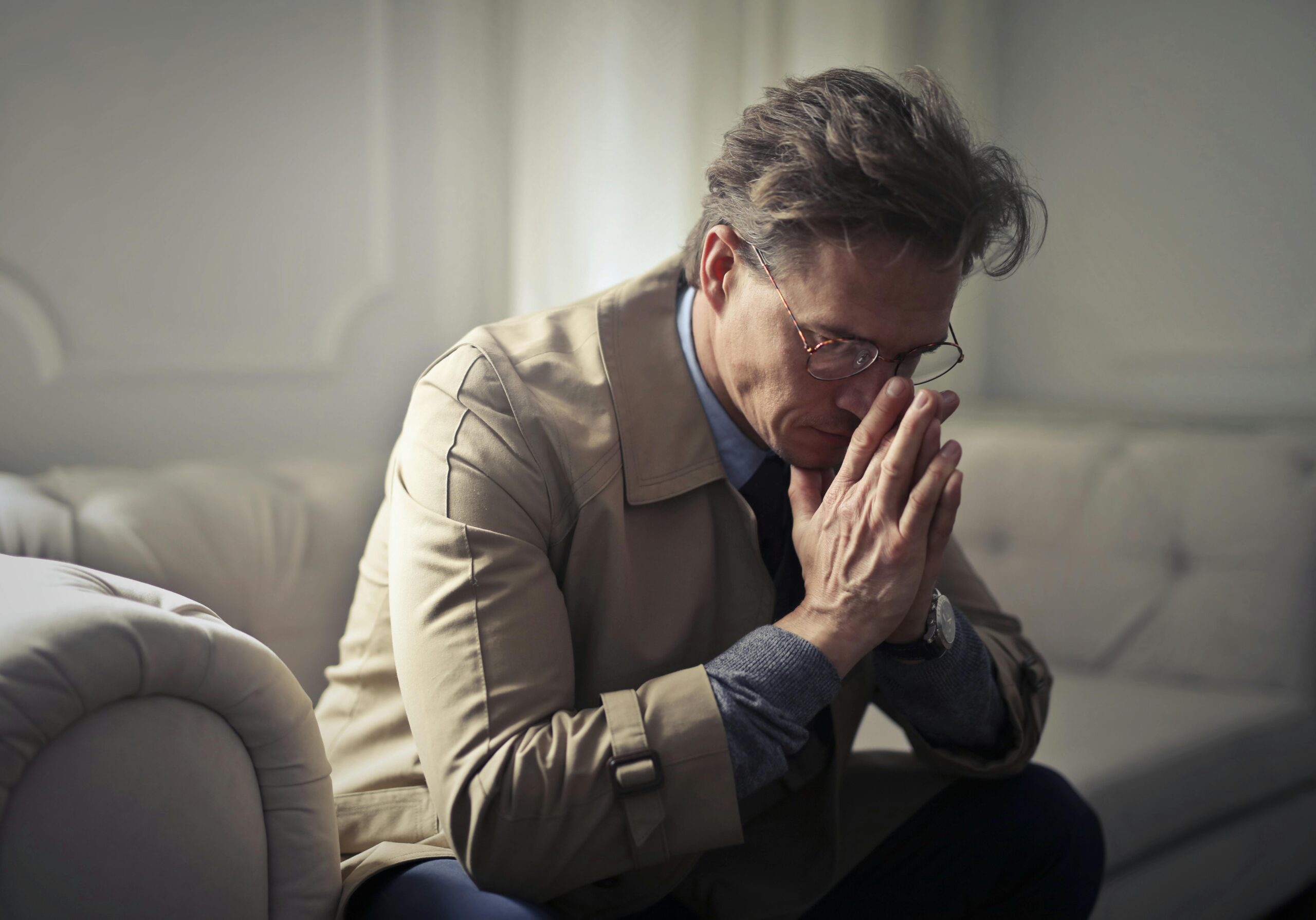 sindrome-impostore-uomo-pensieri