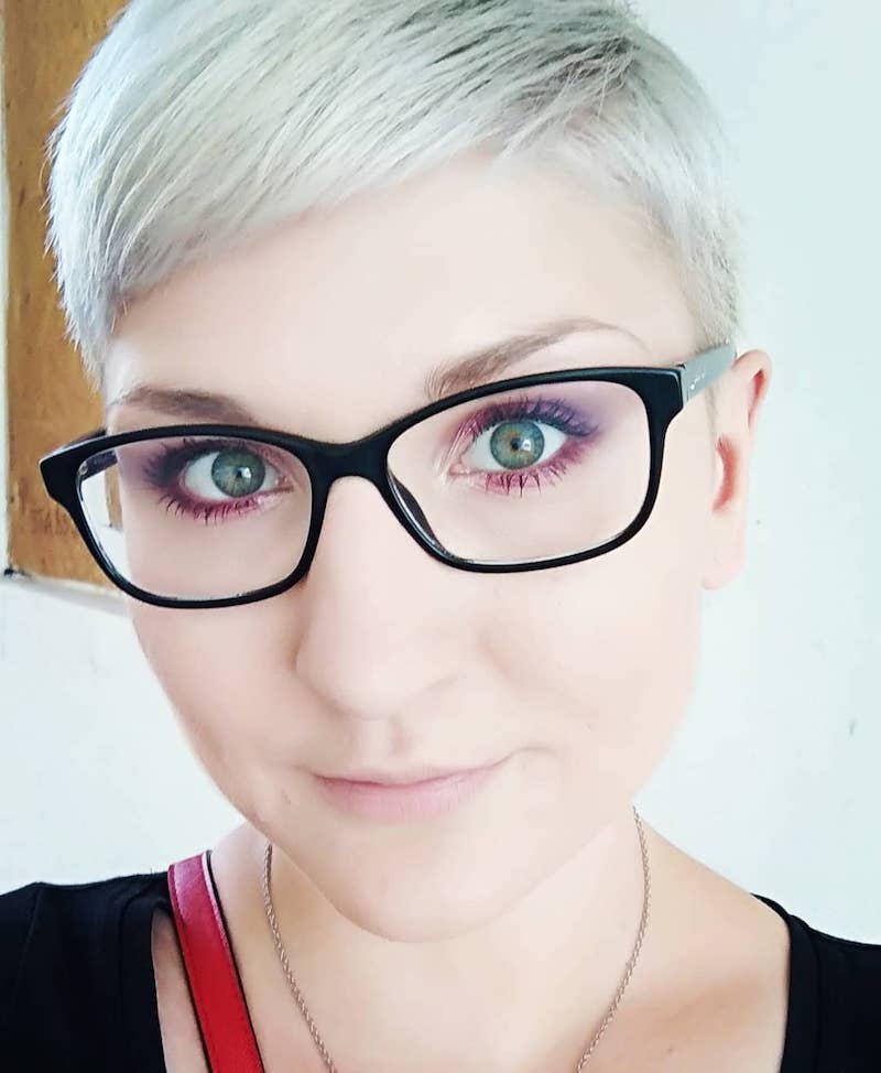 tagli-capelli-cortissimi-chi-indossa-occhiali-