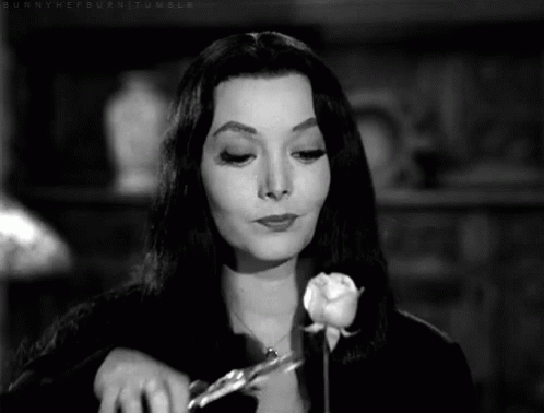 tagli-capelli-lunghi-che-invecchiano-morticia