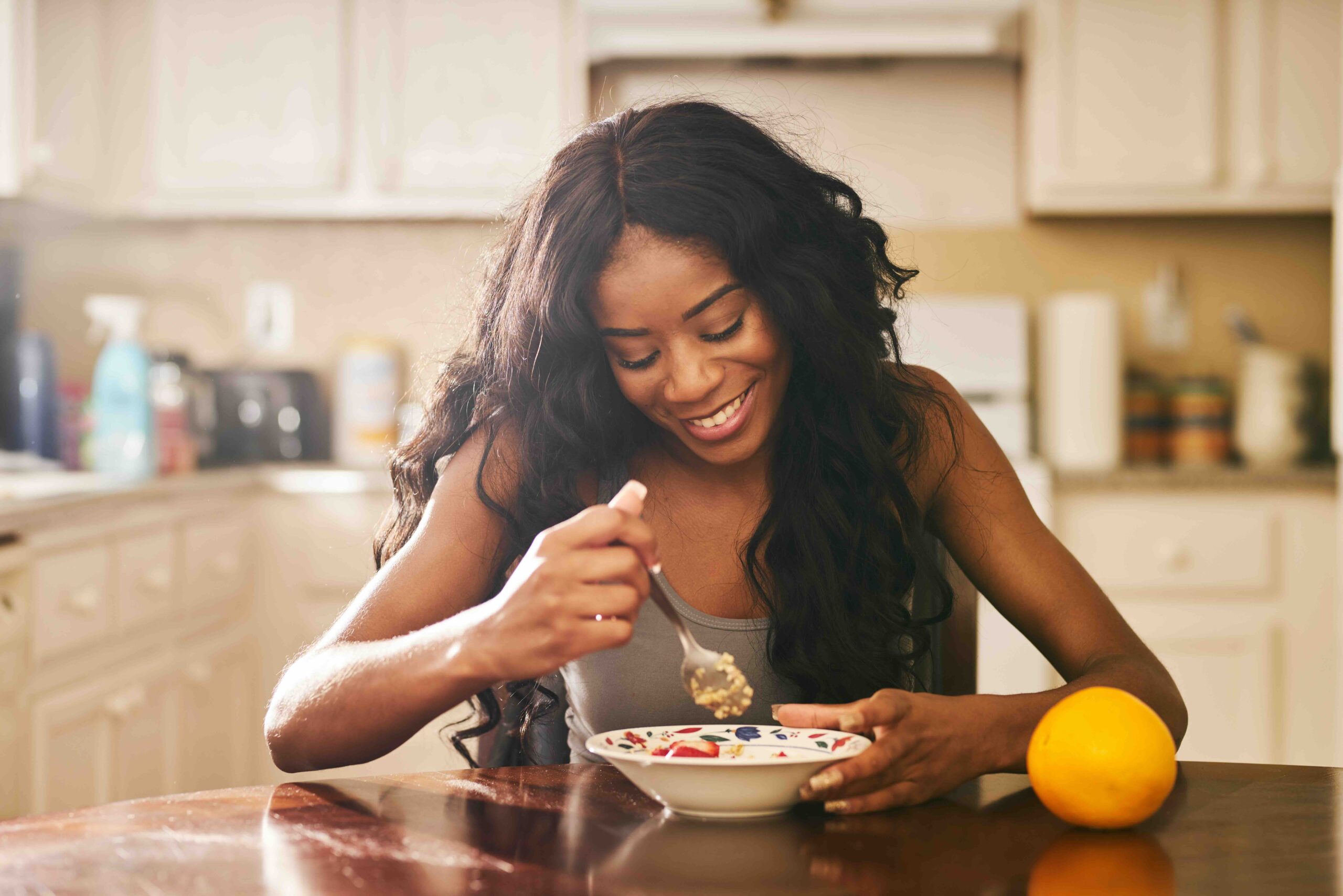 donna-mindful-eating-sorridente