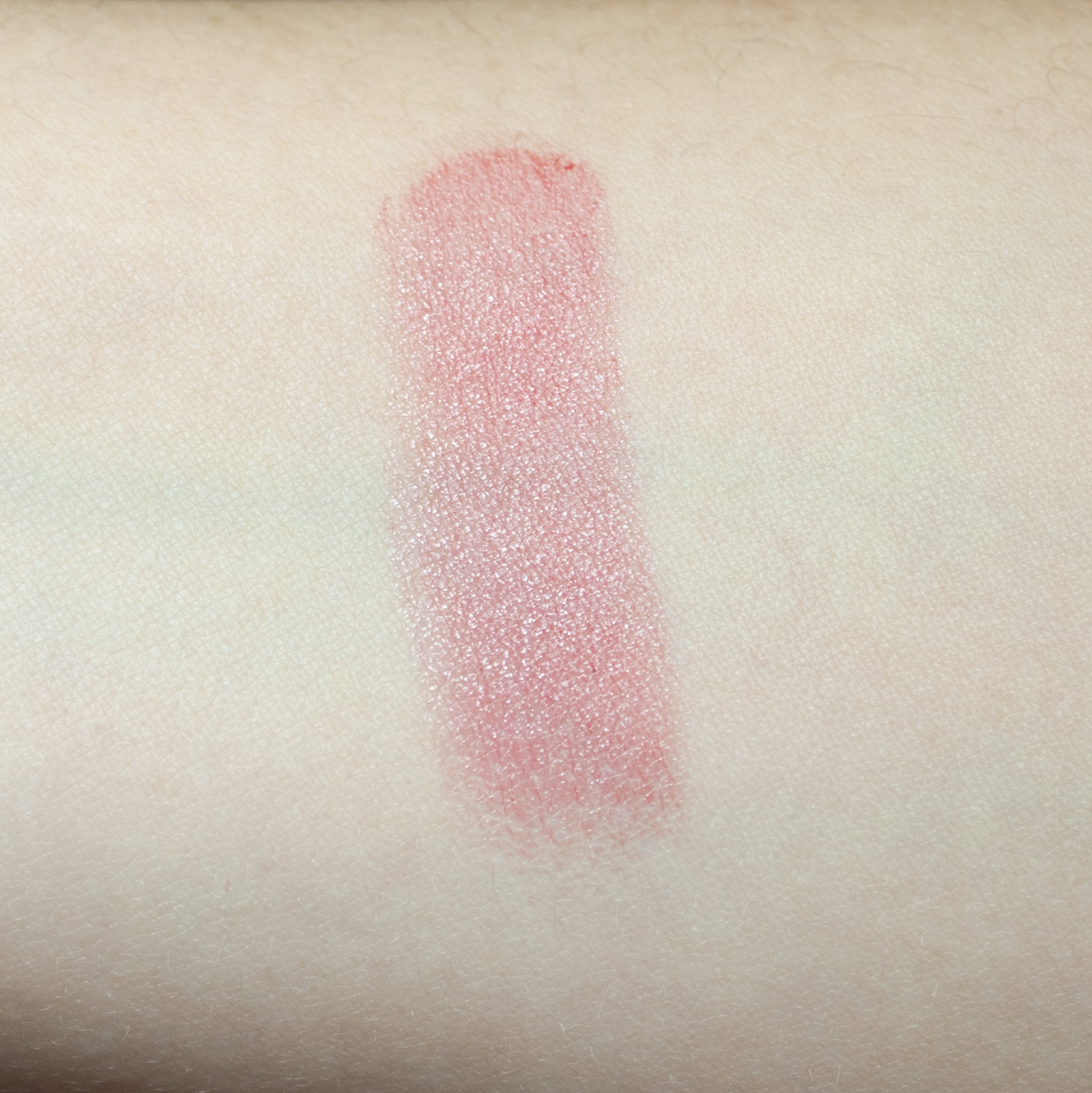 recensione-balsamo-labbra-e-guance-labello-caring-beauty-lip-e-cheek-spf-30-swatch